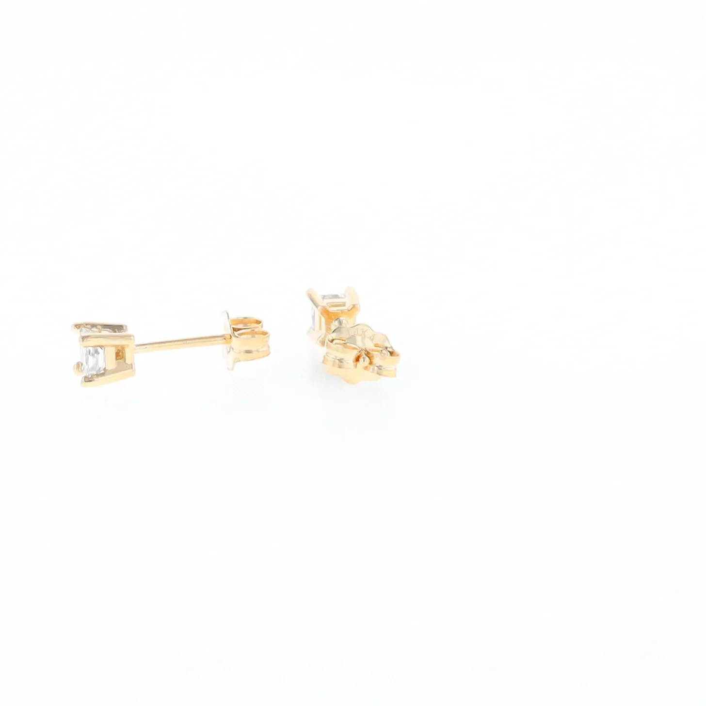 0.38ctw Diamond Stud Earrings