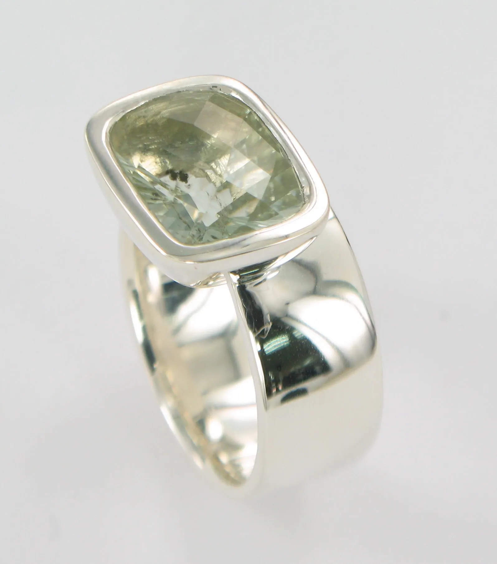 Green Amethyst Offset Ring in 2tone Ai288