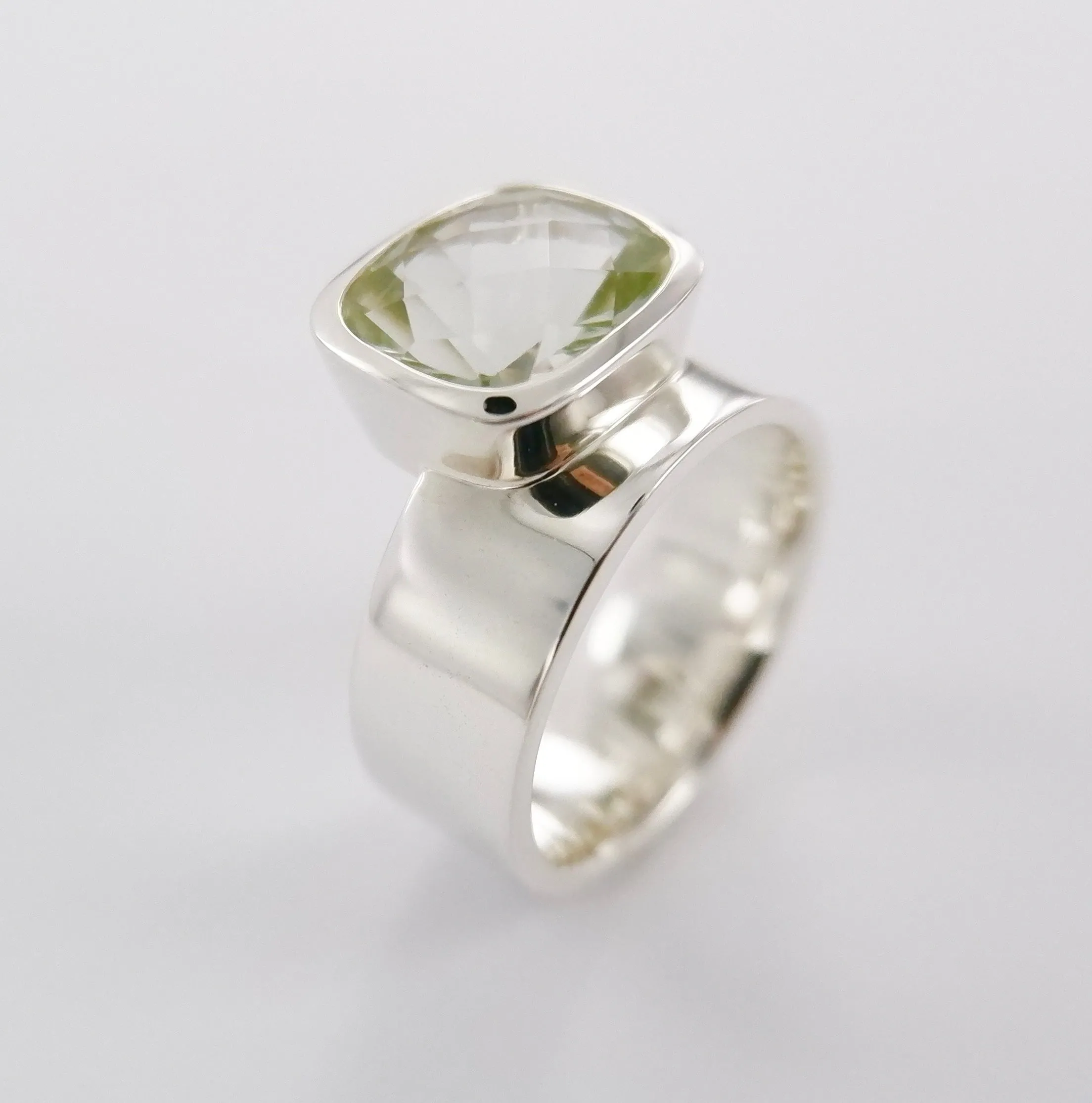 Green Amethyst Offset Ring in 2tone Ai288