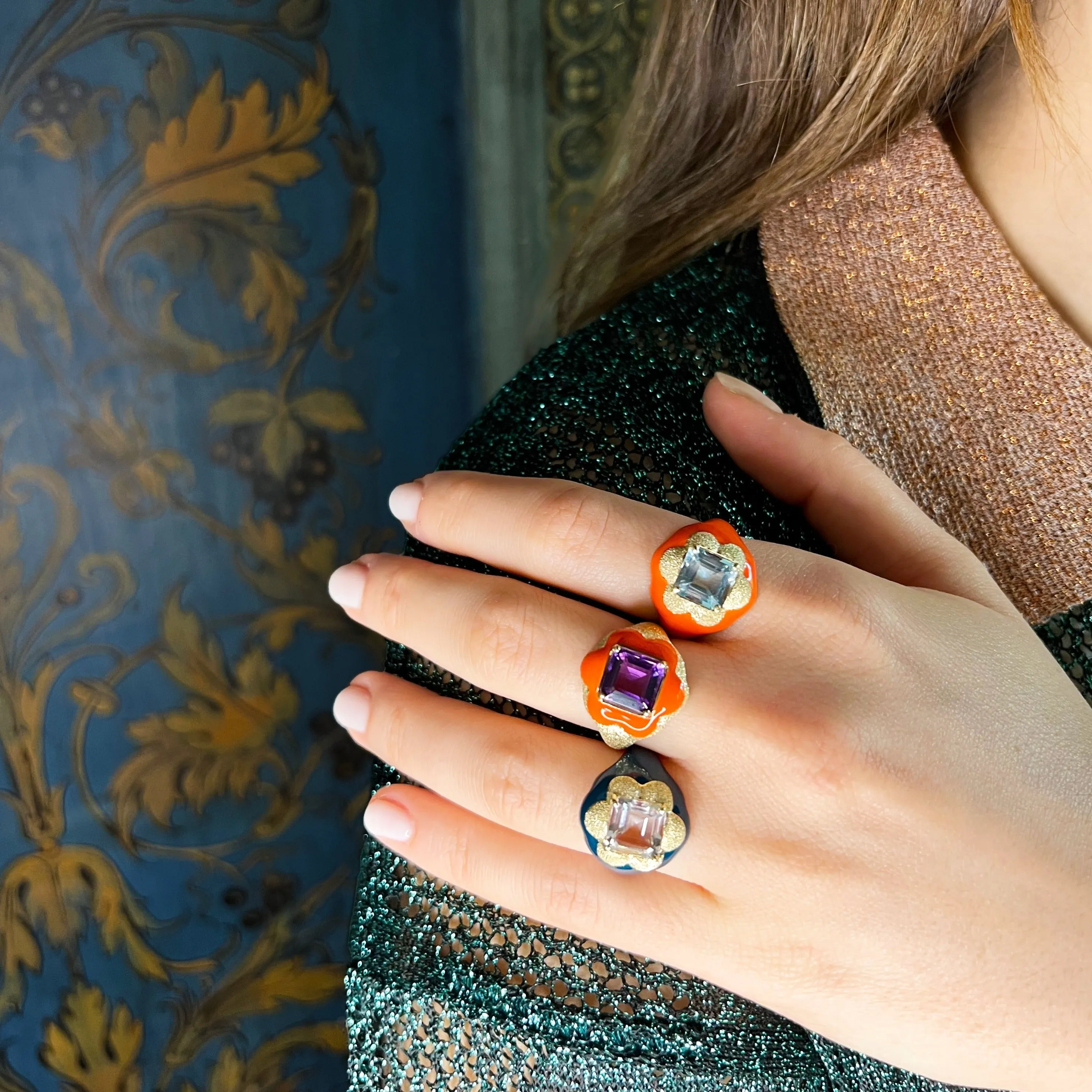 ONLINE EXCLUSIVE - GIVE THEM FLOWERS SIGNET RING IN DIAMANTATO