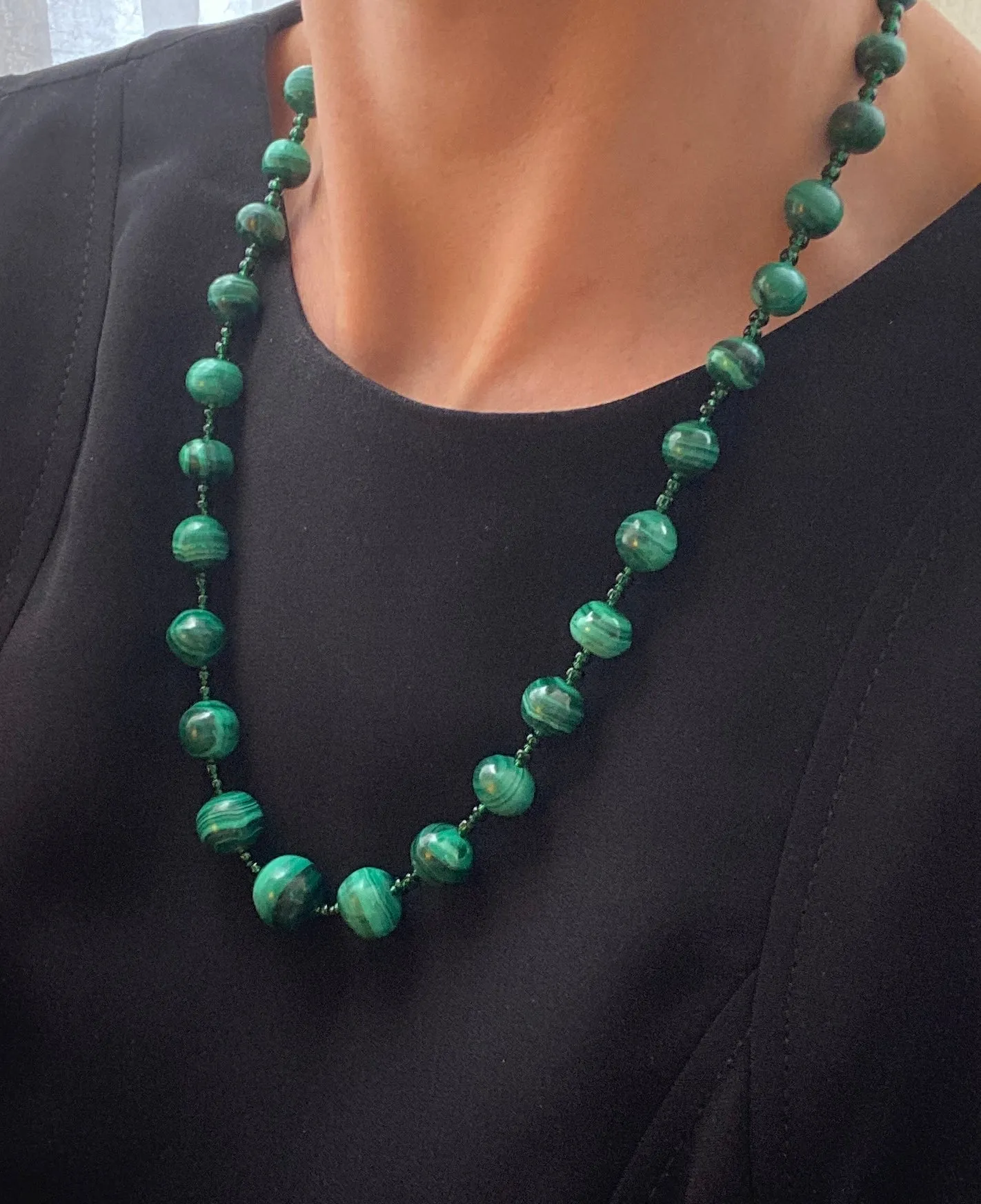 Stunning Vintage Malachite Bead Necklace 22.5 inches (82.32g)